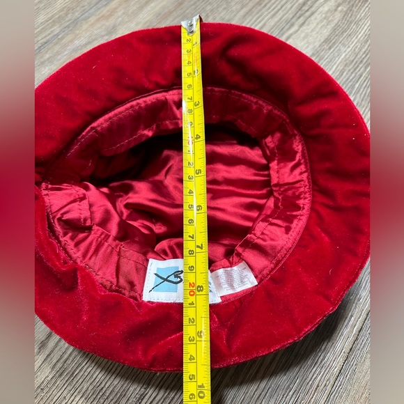 Red Hat Feels Like Velvet W/Buttons - Picture 10 of 11